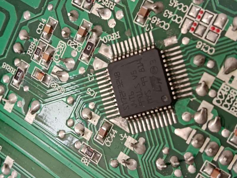 芯片ST72F324BJ4T6带板清一色500张左右需要