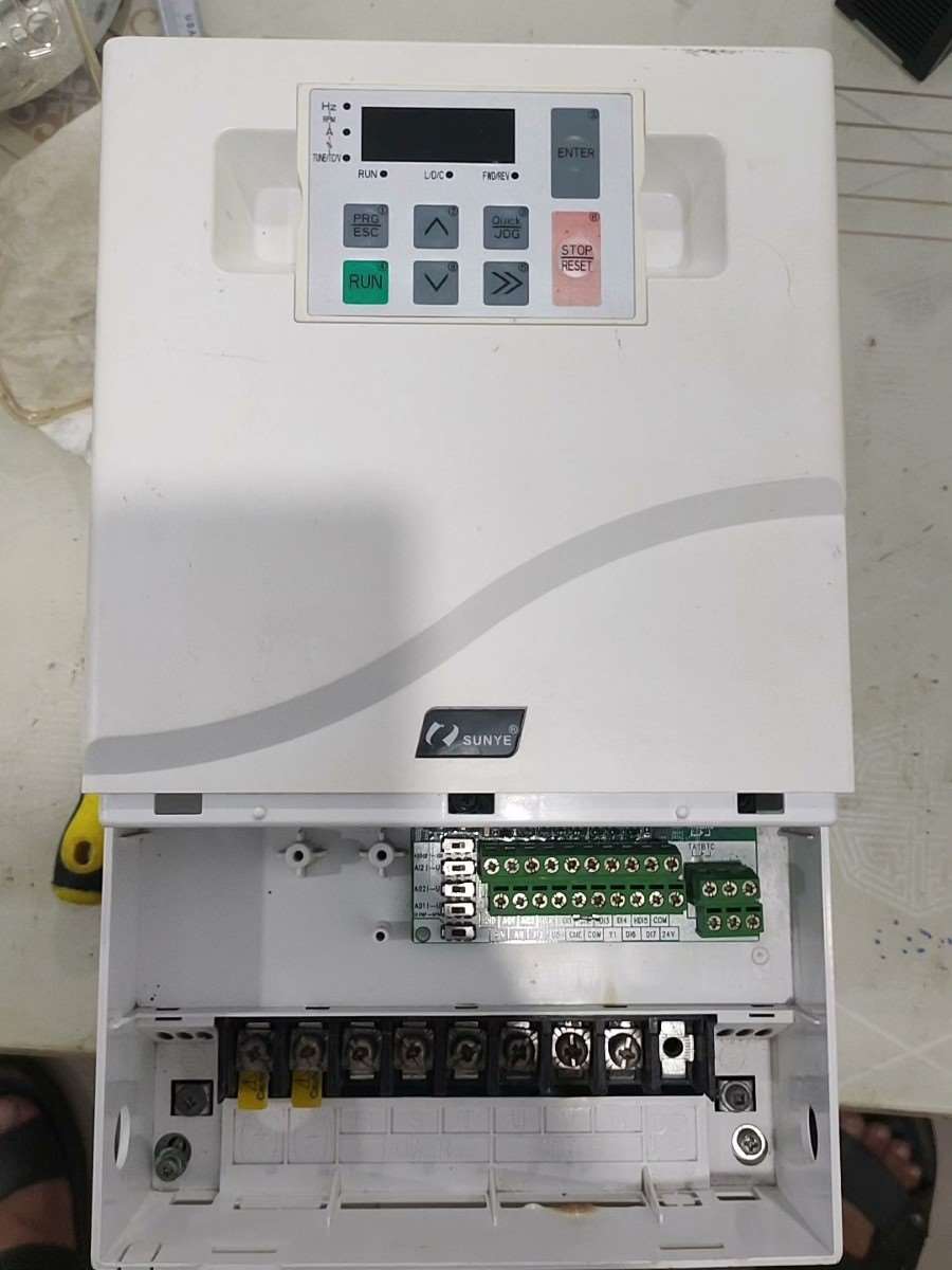 日业/SUNYE22千瓦变频器一台!型号E200-4议价