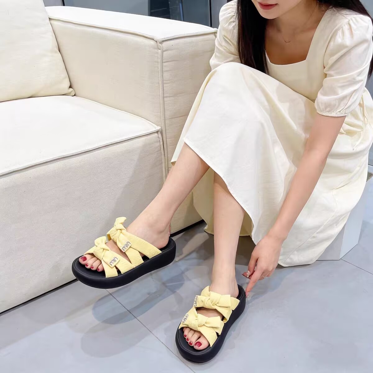2332新款时尚百搭蝴蝶结厚底套趾女士夏季外穿凉鞋