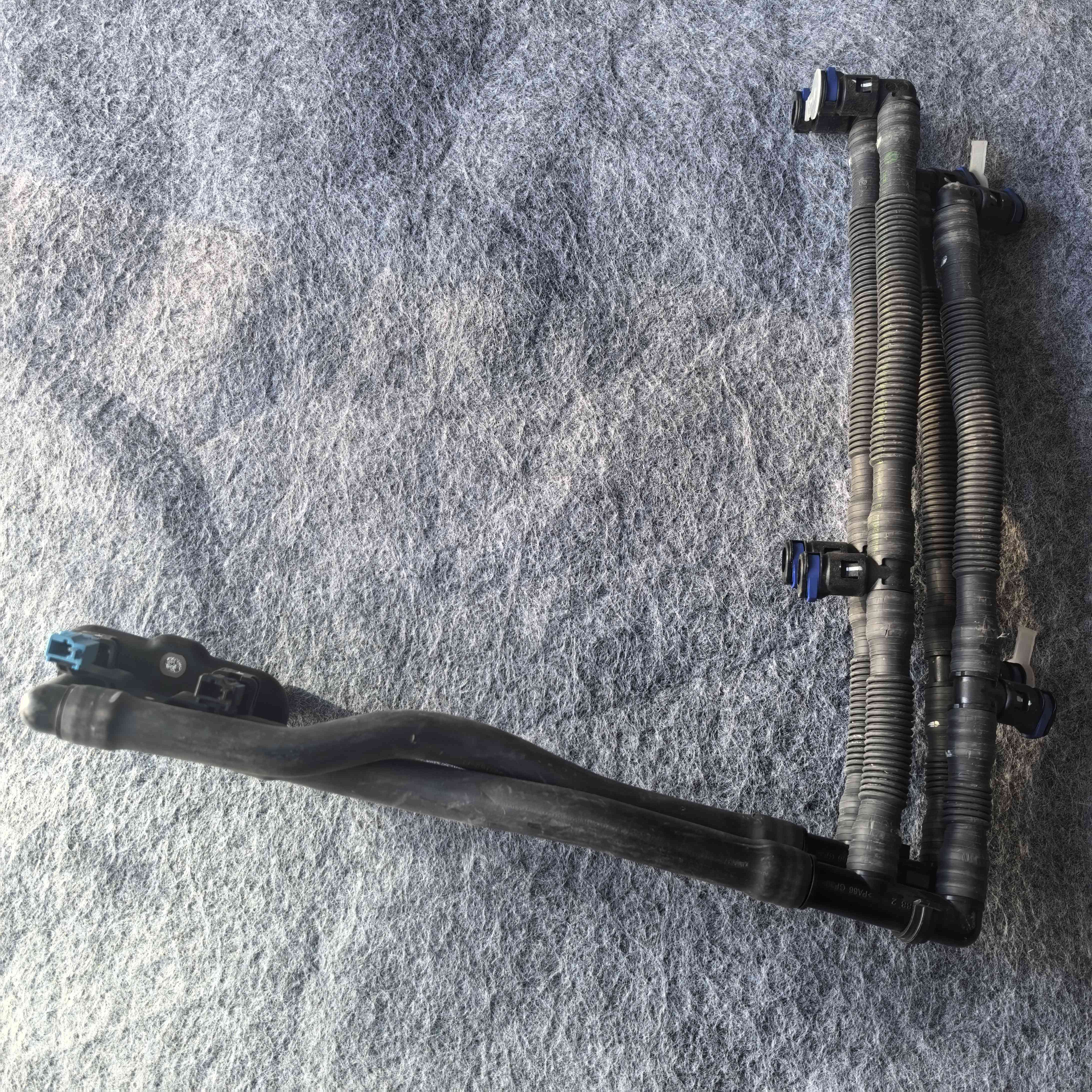 大众途观L油电混合冷却液管 22款新帕萨特电池冷却液管温度传感器