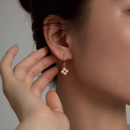 JUNJUNSTUDIO强光淡水珍珠四叶草设计感高级百搭耳钉耳夹女款耳环
