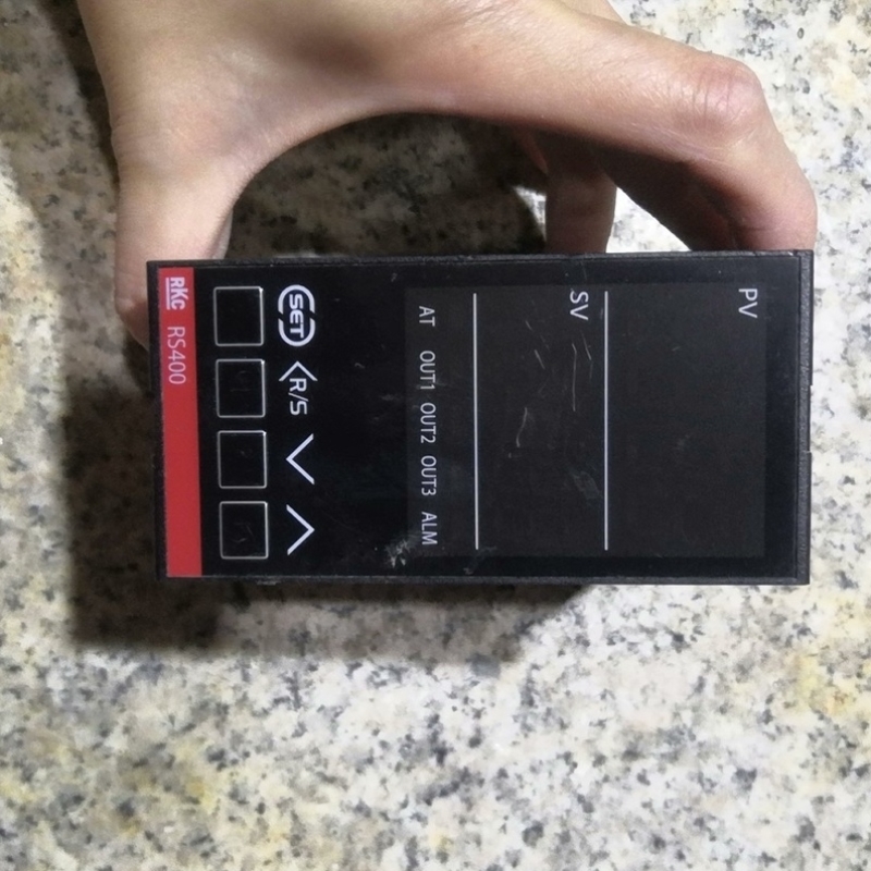 理化RKC温控表RS400，正品，实物如图所示，92
