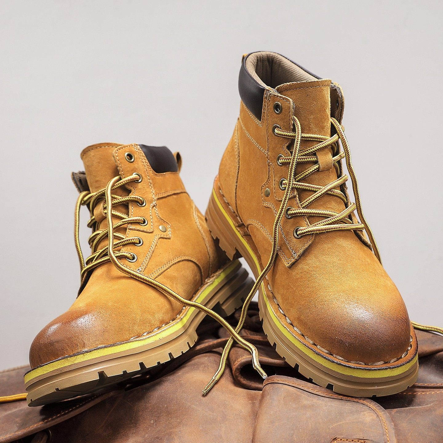 马丁靴男款冬季英伦风高级感潮流休闲运动工装户外登山防滑大黄靴,流行男鞋,马丁靴,淘宝优惠券,粉丝福利购,淘宝优惠卷