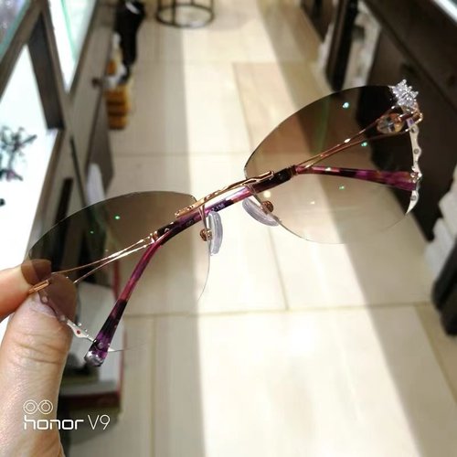 新款近视无框女切边眼镜蝶形