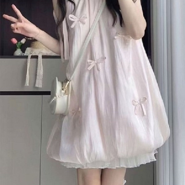 温柔可爱粉色蝴蝶结花苞连衣裙