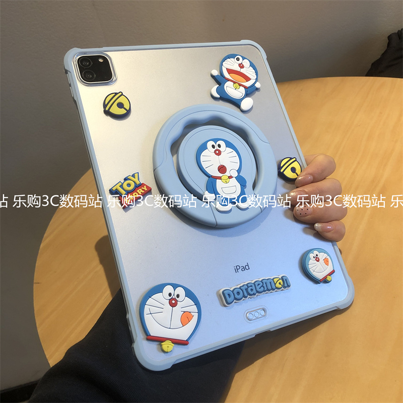 叮当猫DIY公仔iPadPro11保护套2025新款第10代10.9旋转air765适用苹果10.2寸9.7防摔aipaid平板M23磨砂单后壳