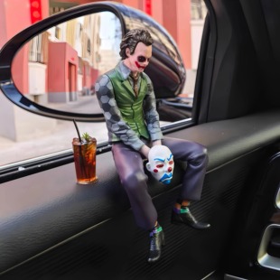 小丑希斯莱杰手办坐姿公仔车载玩偶车尾挂件装饰品汽车中控台摆件