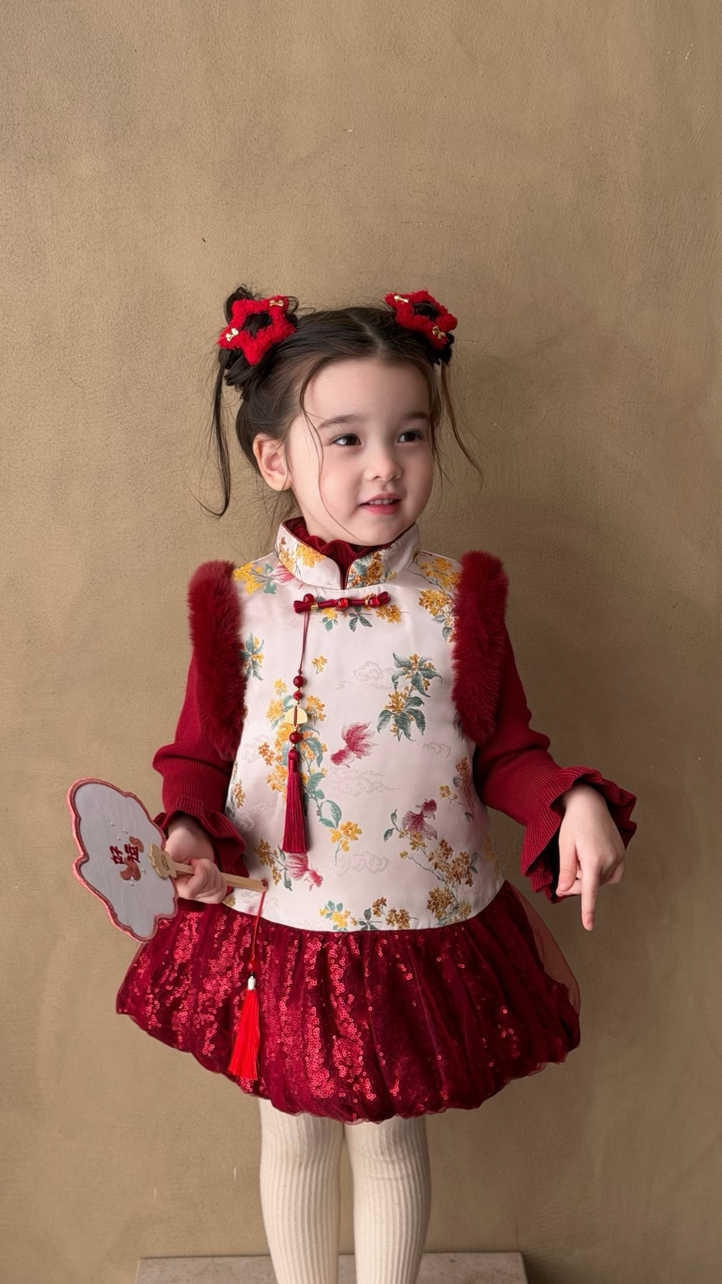 女童2025冬新款女童新中式国风提花马甲蓬蓬亮片纱年服旗袍背心裙