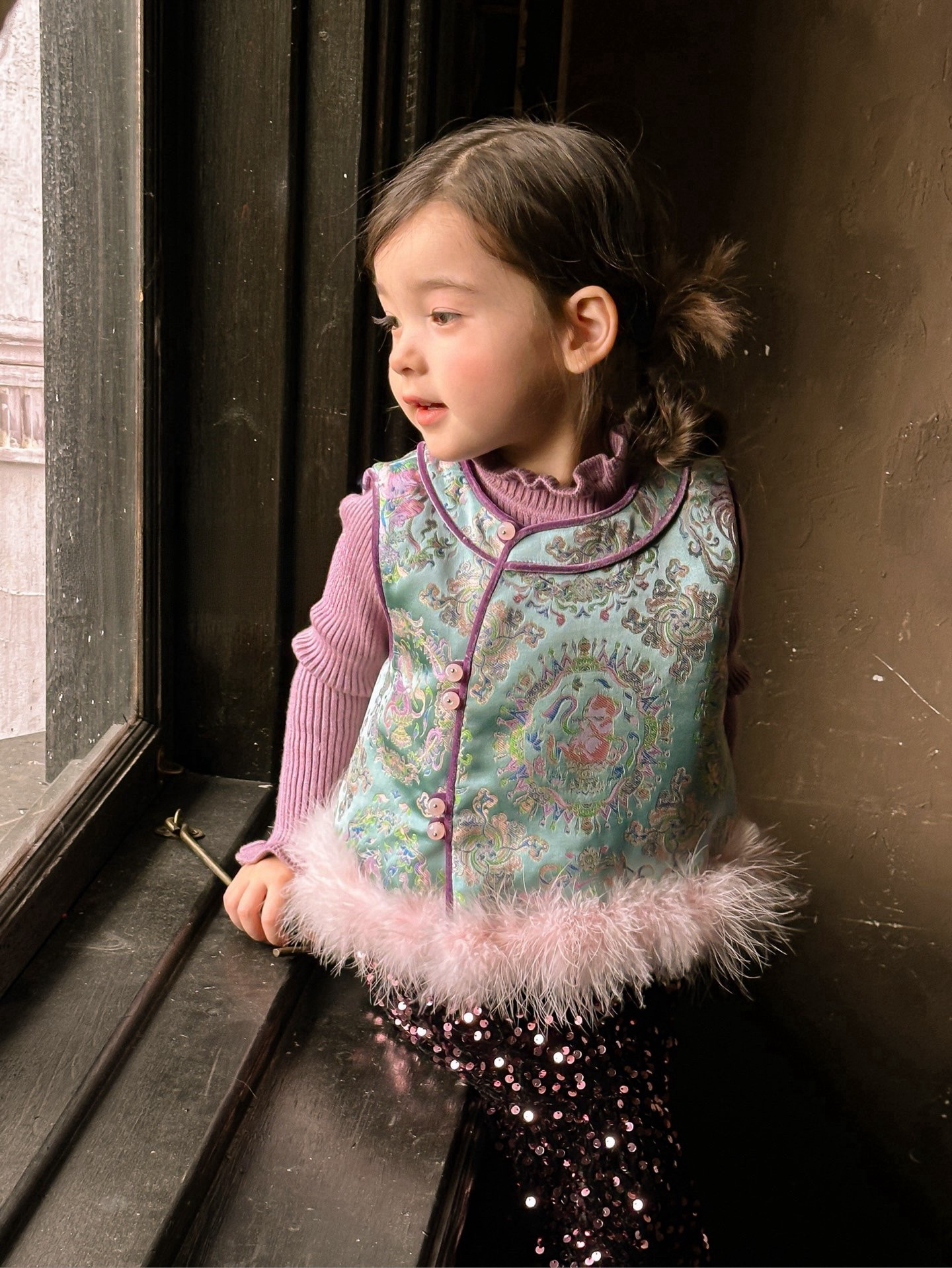 女童新中式国风刺绣盘扣马甲亮片包裙女童秋冬改良唐装拜年服套装