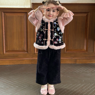 苏西2025秋冬新款女童新中式国丝绒珠片绣花保暖马甲+雪尼尔绒裤