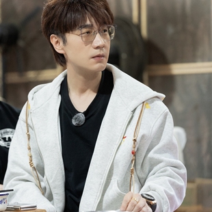 欧洲快乐老友记王铮亮同款卫衣外套春秋连帽开衫上衣裤子男衣服潮