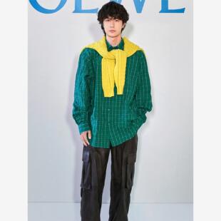 欧洲巴黎时装周王一博明星同款穿搭绿色格子褶皱衬衫黄色格纹毛衣
