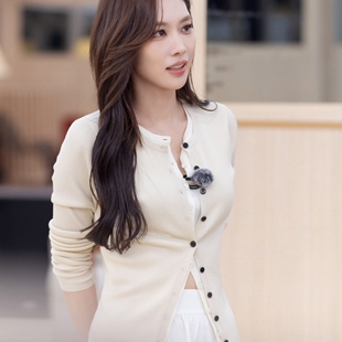 欧洲快乐老友记王霏霏同款针织衫上衣春秋圆领长袖女衣服潮