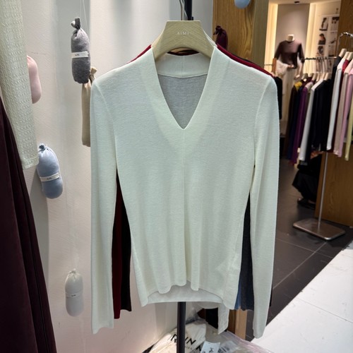 AiMi2025秋冬新款V领修身显瘦长袖羊毛针织衫女内搭打底衫上衣潮