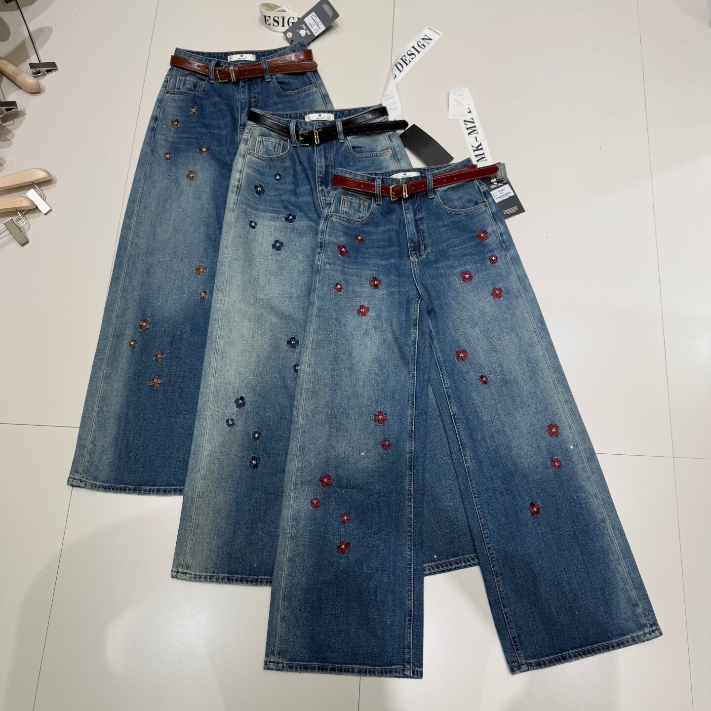 欧洲站2026秋季新款重工刺绣花朵烫钻高腰直筒牛仔裤女洋气阔腿裤