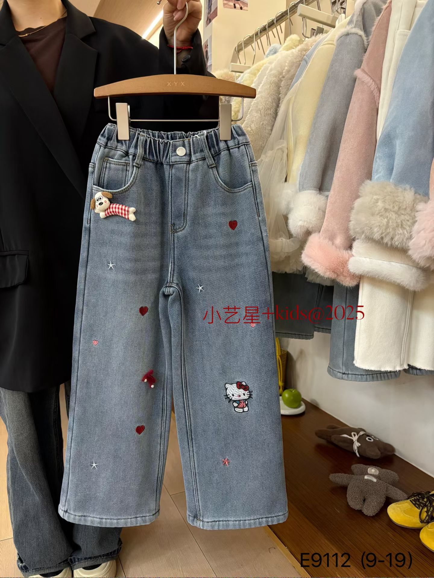 童装牛仔裤2025秋冬款中大童加绒直筒裤女童Kitty猫刺绣阔腿裤