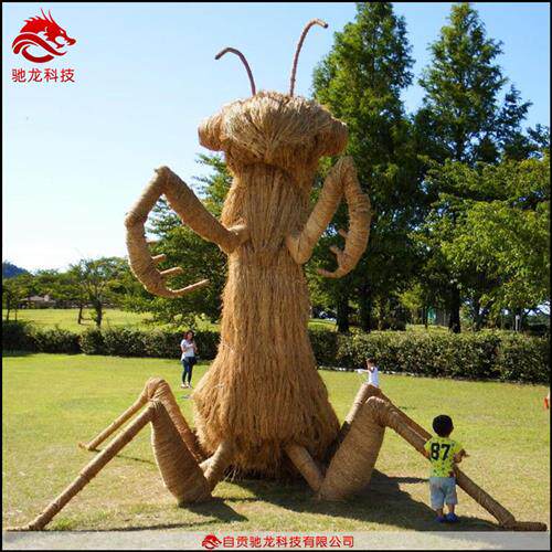 飞机稻草雕塑展品大型稻草艺术道具云南观光农业农民丰收节设计