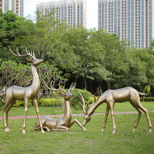 户外大型抽象几何玻璃钢梅花鹿雕塑园林公园景观区售楼部草坪摆件