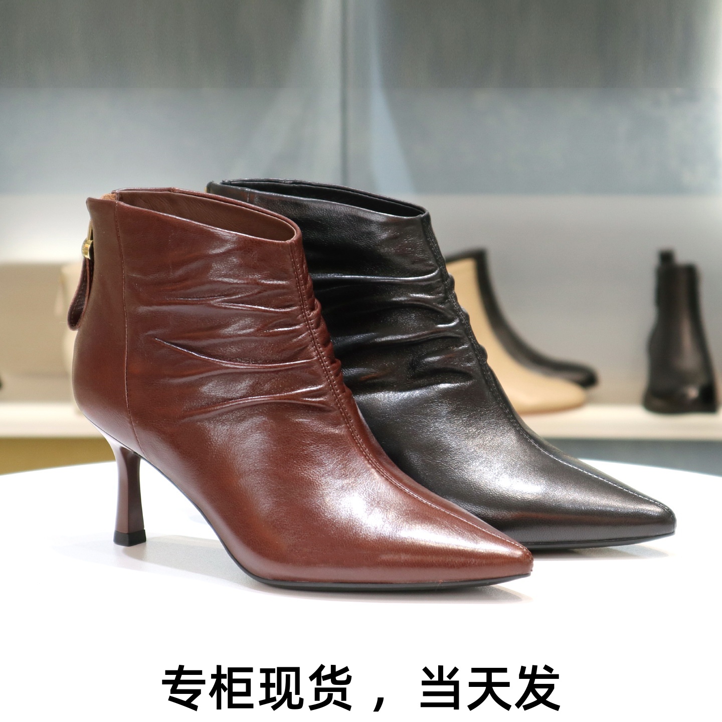 康莉尖头高细跟后拉链裸靴女靴子