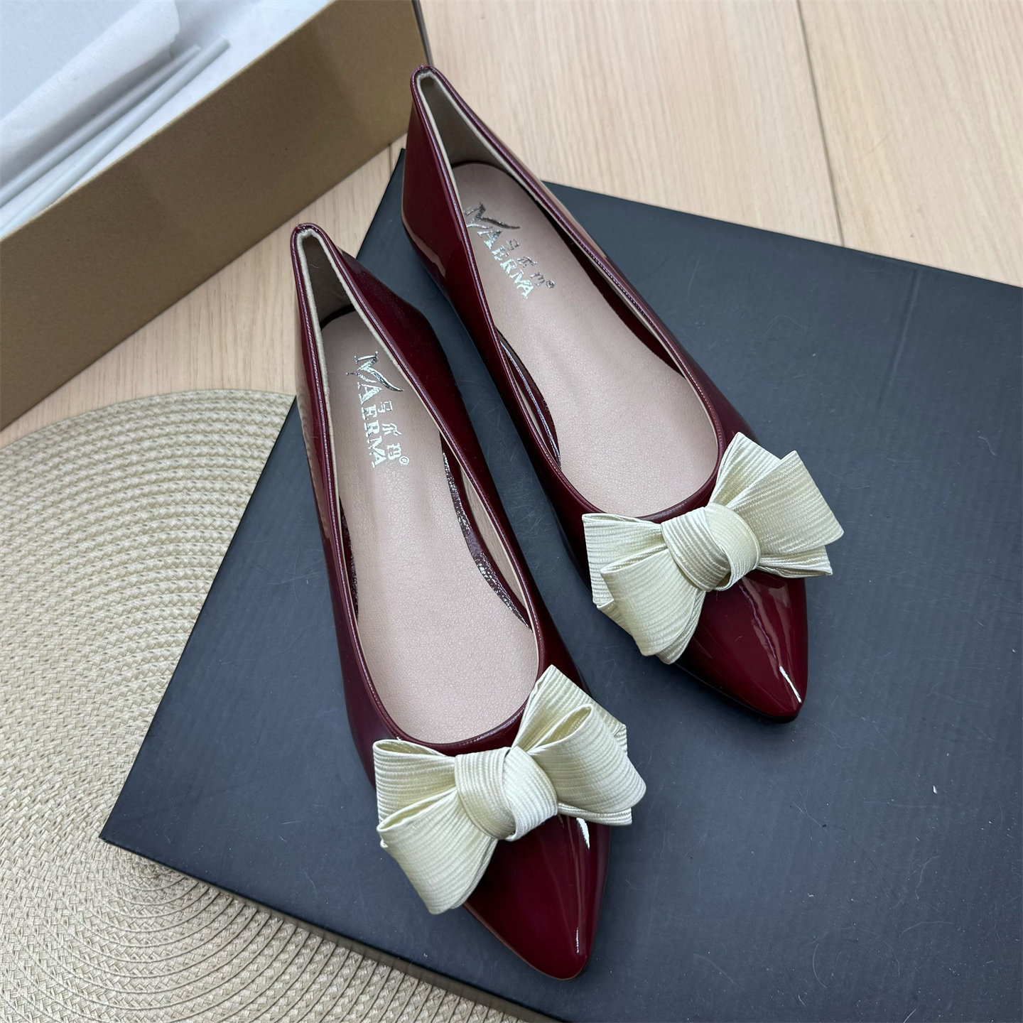 2025尖头平底鞋女夏漆皮浅口蝴蝶结大码女鞋41一43晚晚鞋单鞋气质