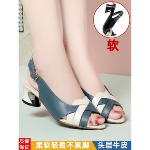 真皮女士凉鞋 夏季 外穿中跟软底不累脚中年妈妈鞋 子粗跟鱼嘴高跟鞋