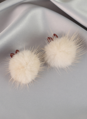 超仙温柔毛毛球耳钉小众设计感红色爱心耳环耳饰蚊香盘无耳洞耳夹