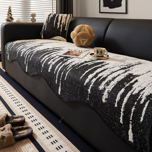 德国轻奢高级感异形皮沙发垫新款四季通用直排一片式坐垫防滑盖布