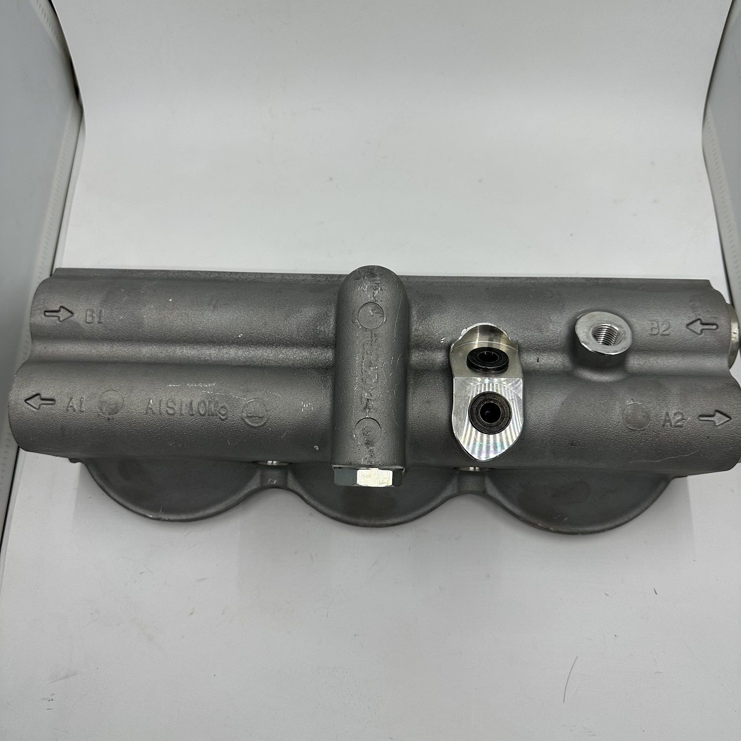 沃尔沃挖掘机配件EC360 460 380 480机油滤芯座15138786