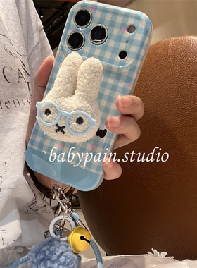 babypain ins风治愈蓝色格纹可爱毛绒兔兔适用iPhone17promax手机壳苹果16pro毛球挂绳15pro新款14少女心13