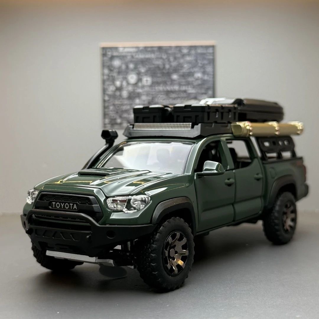 132丰田塔库玛旅行版合金车模