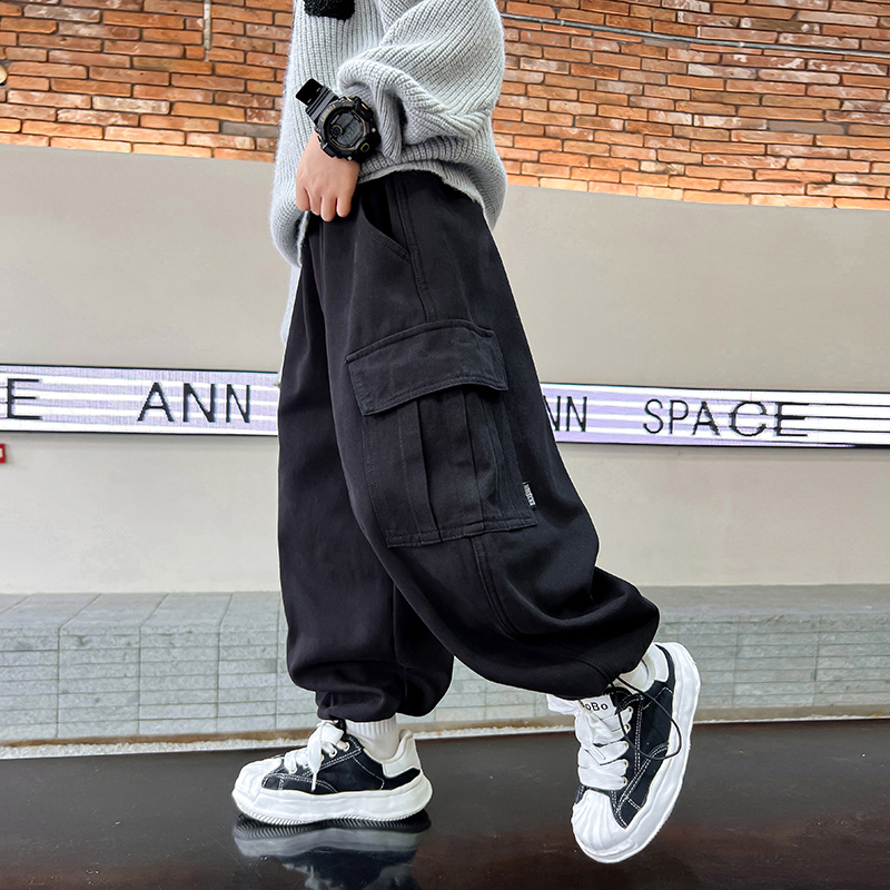 男童冬季加绒加厚黑色宽松工装裤