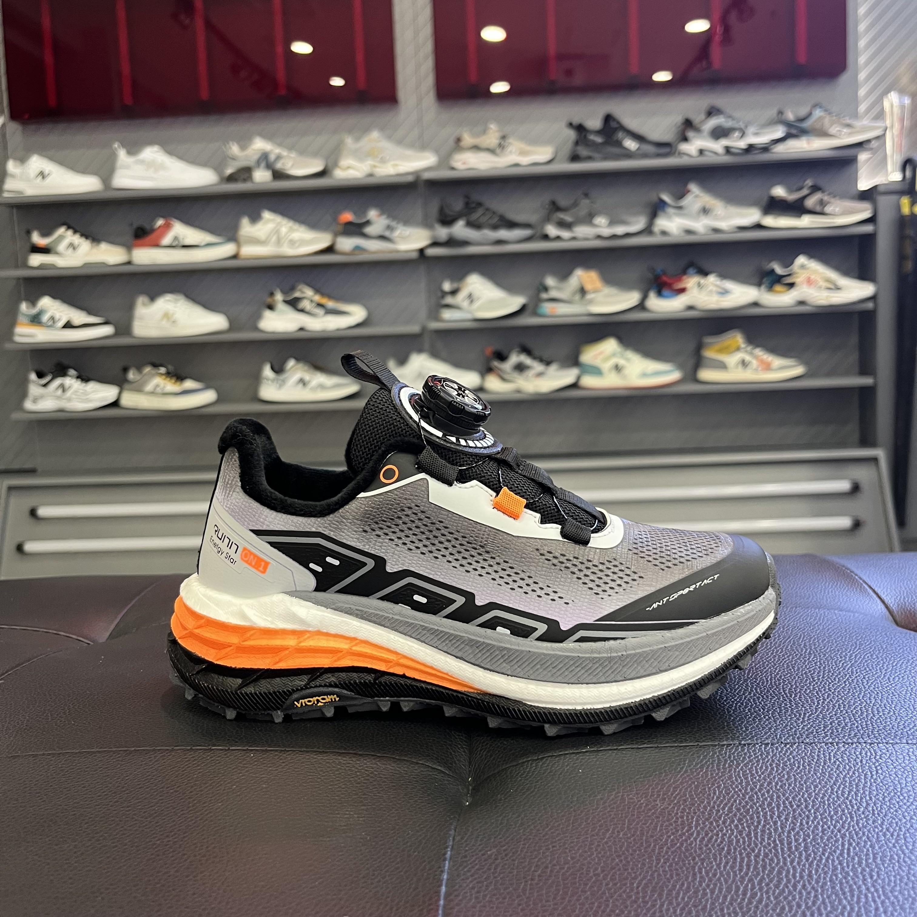 旋转纽扣跑步小总统慢跑保暖防滑