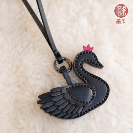 墨染原创小众设计真皮黑天鹅包包挂件手工白天鹅车后视镜挂饰礼物