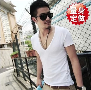 男士修身白色性感深V领短袖T恤男款中V领短袖t恤衣纯棉低胸体恤衫