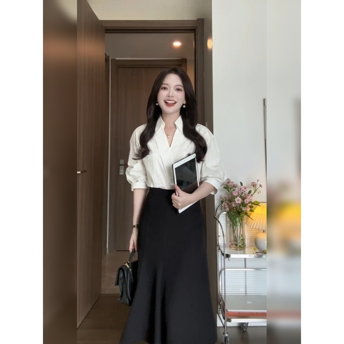 2025新款御姐气质女神范白色v领衬衫黑色半身裙正式场合面试套装