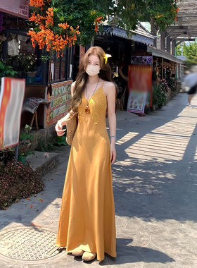 海边度假风V领蕾丝拼接黄色吊带连衣裙女夏收腰清纯系夏日绝美裙