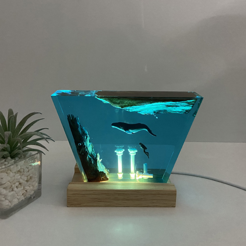 海底世界景观座头鲸鱼潜水员罗马柱小夜灯床头灯氛围灯摆件礼物