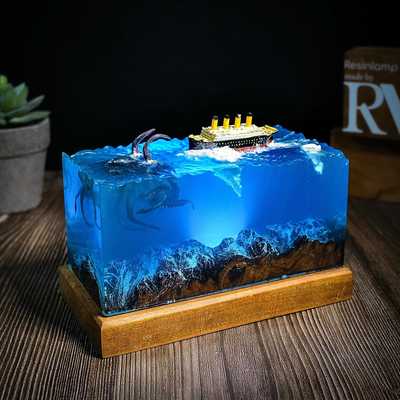 海底世界景观泰坦尼克号和海怪巨型章鱼木质树脂小夜灯床头灯礼物