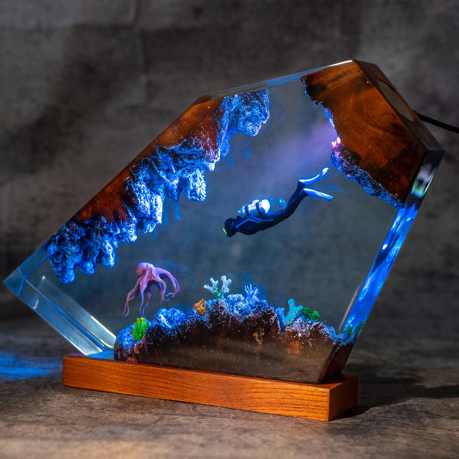 海底世界景观章鱼和潜水员水肺运动珊瑚礁小夜灯床头灯氛围灯摆件