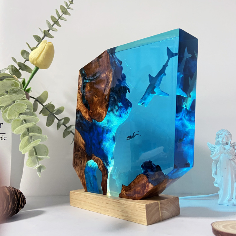实木树脂海底世界景观溶洞巨齿鲨鱼潜水员小夜灯床头灯氛围灯摆件