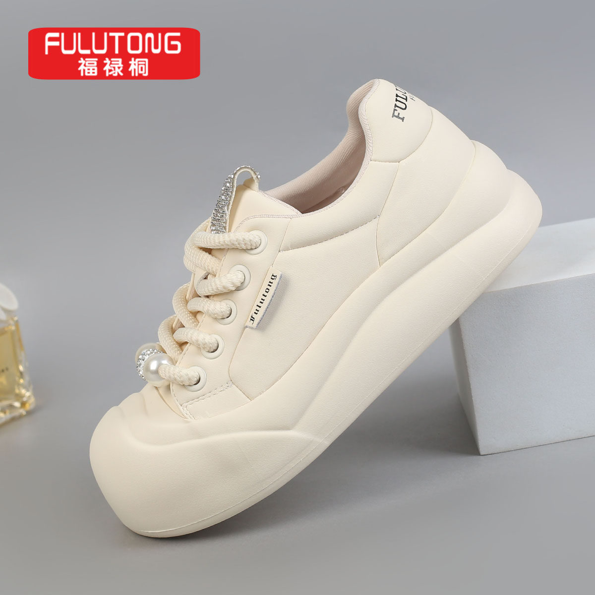 福禄桐小白鞋女秋季2024女鞋珍珠水钻高级感大头休闲板鞋面包鞋