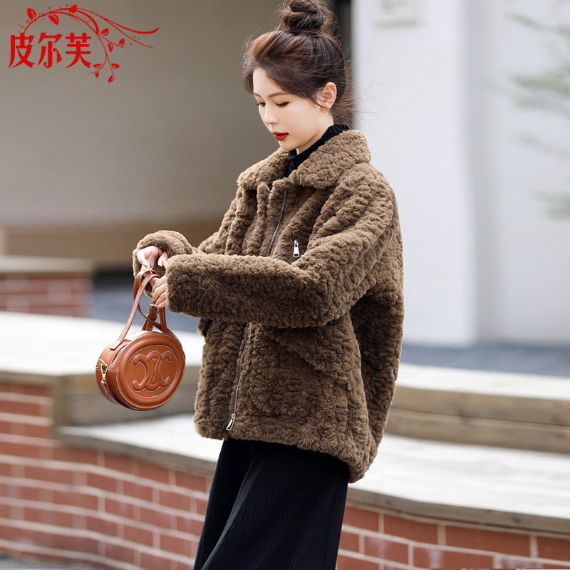 颗粒绒皮毛一体保暖修身外套