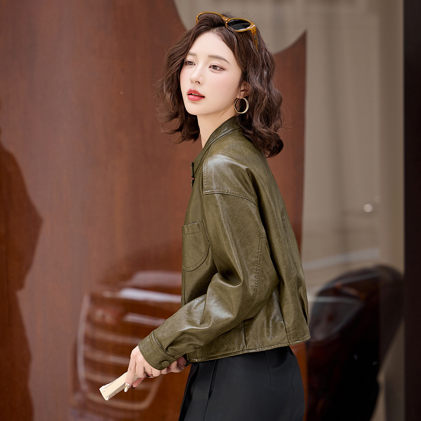 小个子军绿色皮衣短款外套女