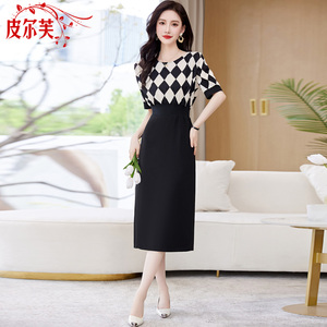 法式气质名媛连衣裙女2026夏新款年轻妈妈高端精致格纹中长款裙子