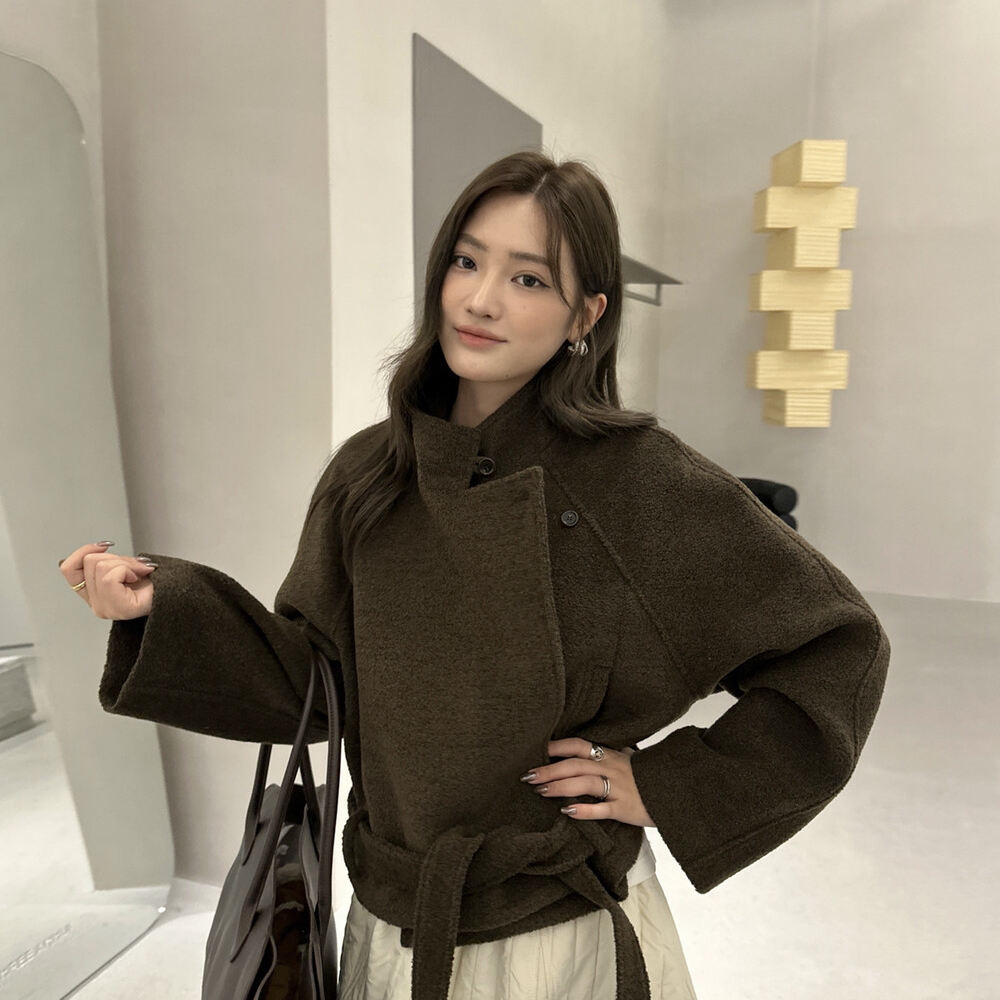 THREE三姐妹-小资立领冬小个子短外套(配腰带)（含20羊毛）99265a