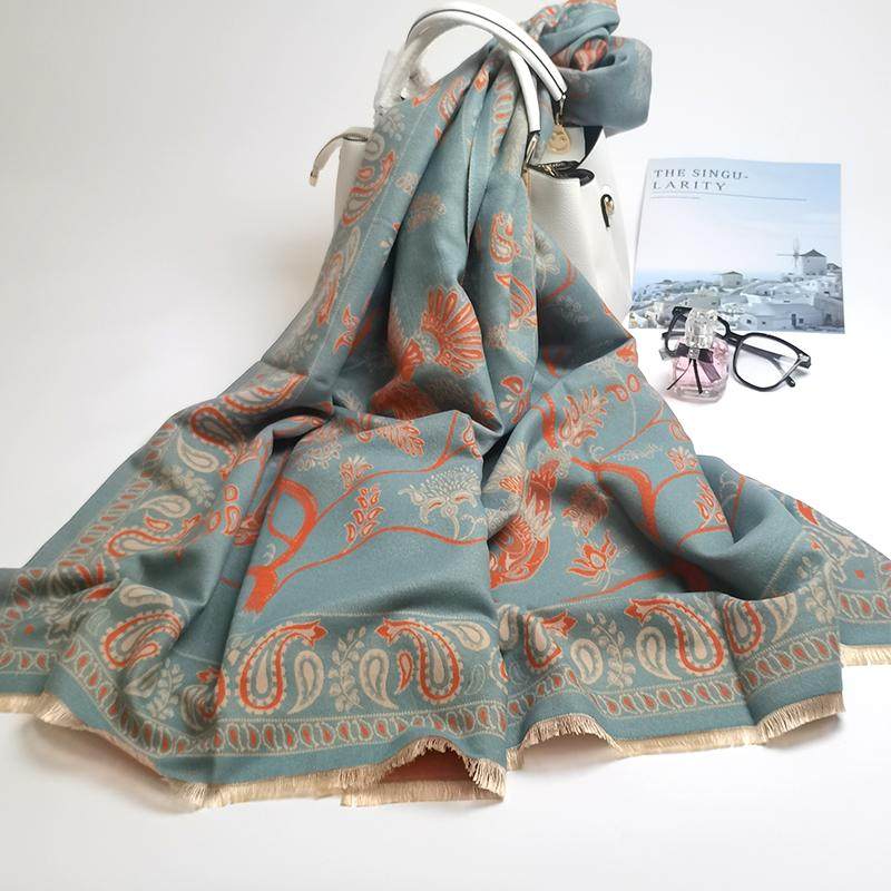 2025新款百搭长款民族风保暖羊绒秋冬季外搭女士披肩两用高级感