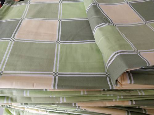 单人大学生宿舍上下铺黄绿三件套