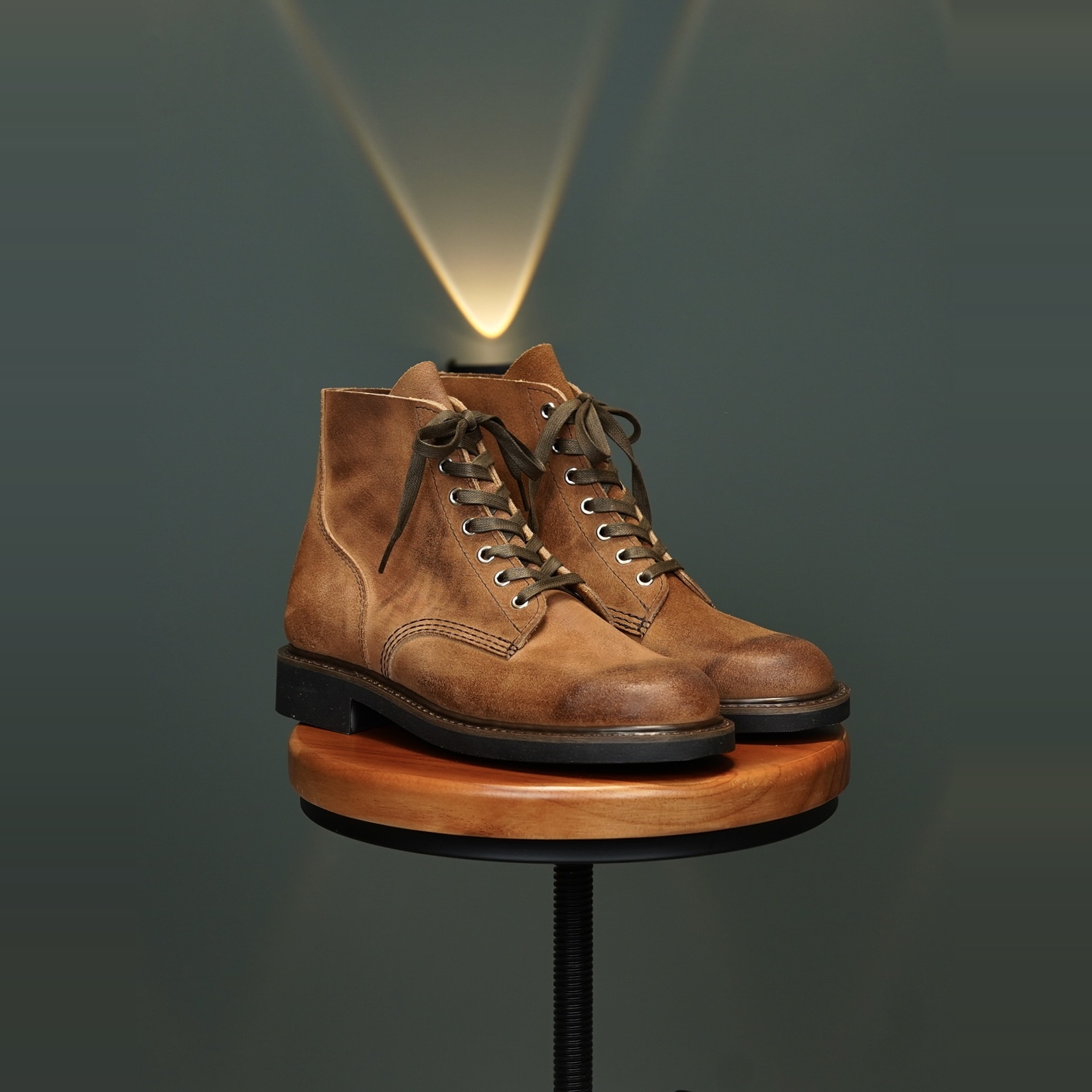 枯骨新款大逃亡复古做旧固特异翻毛皮工装靴透气吸汗英伦风马丁靴