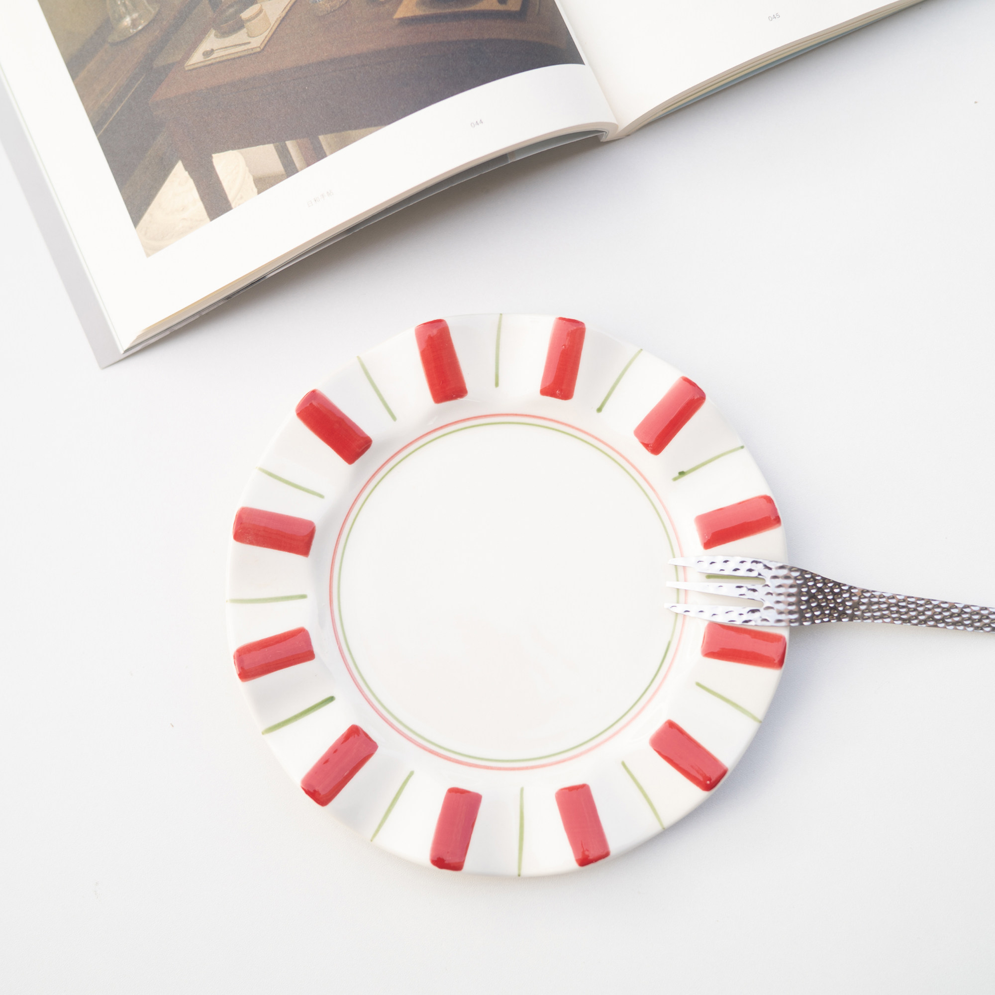 半村 ins风 圣诞氛围简约陶瓷盘子 家用圆形餐盘 甜品盘 复古小盘