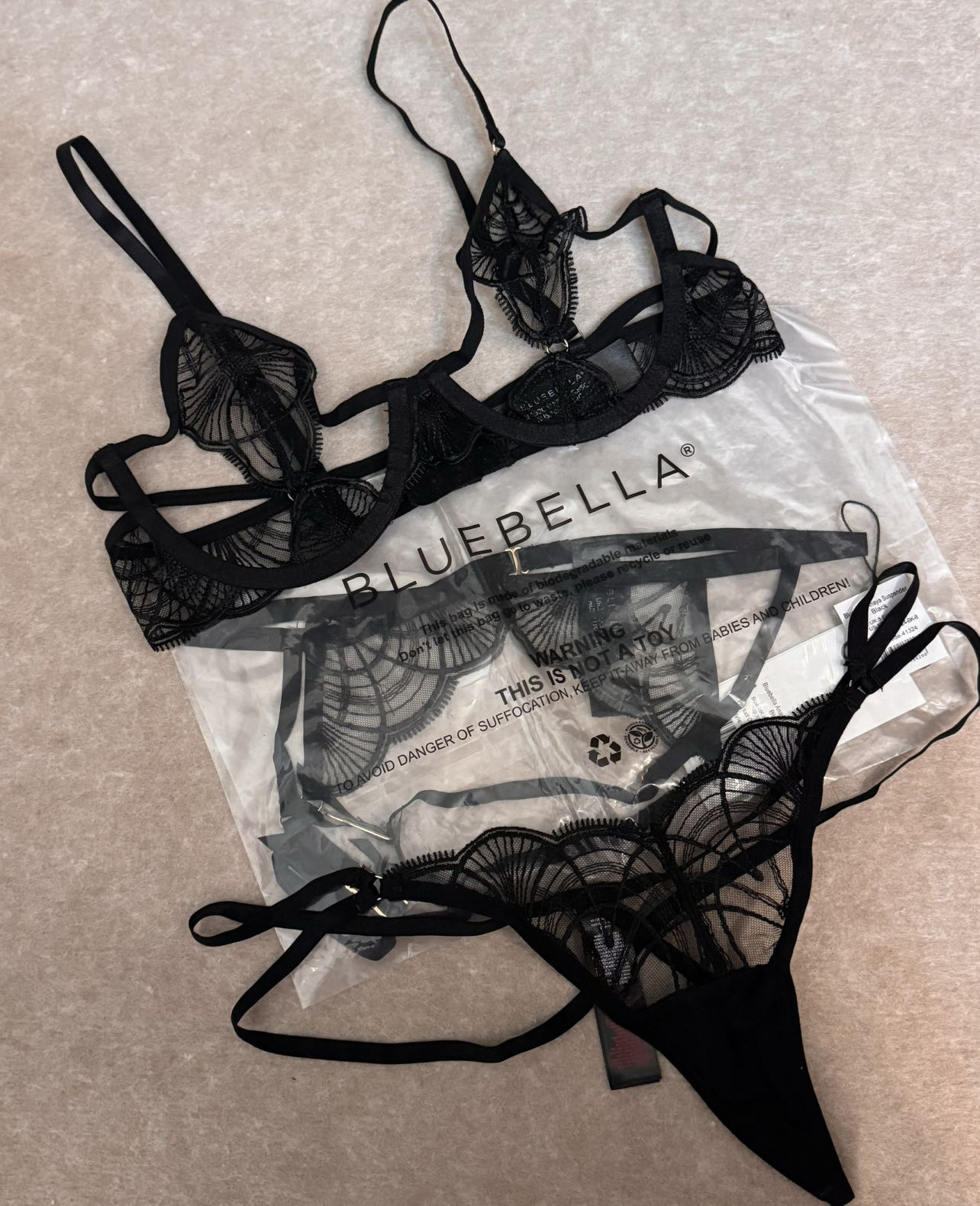 bluebella 黑色性感文胸套装 丁字裤 吊袜带 性感内衣
